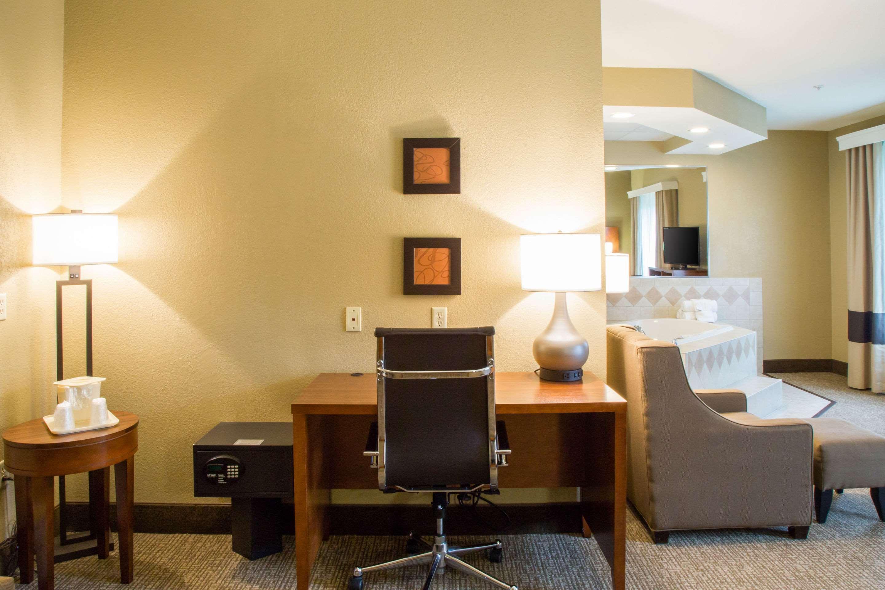 Comfort Suites Grand Rapids South Kentwood Екстер'єр фото